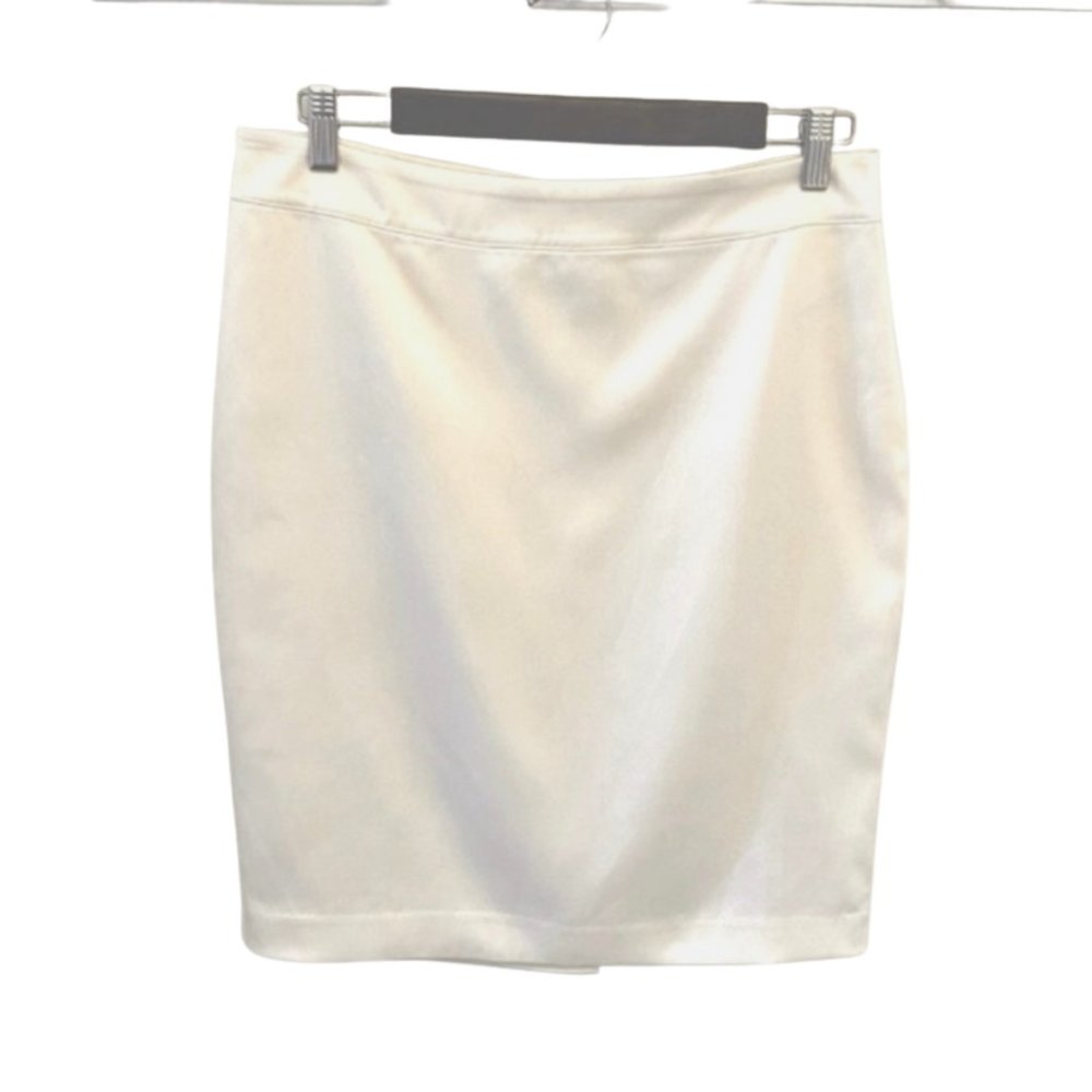 Forever 21 satin lined short pencil skirt w back zipper close.  Women's size 8